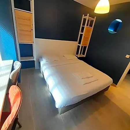 Hotel Heb 2*